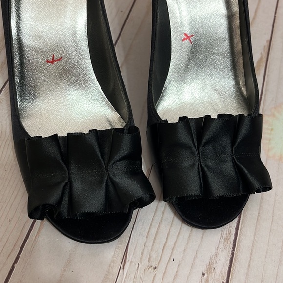 Stuart Weitzman Black Satin 3” Heels Leather Bottom Soles Size 6 - Picture 7 of 10